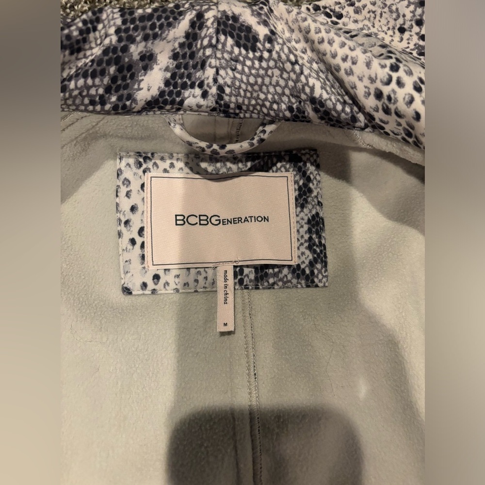 BCBGeneration lightweight Snake print trench coat… - image 9